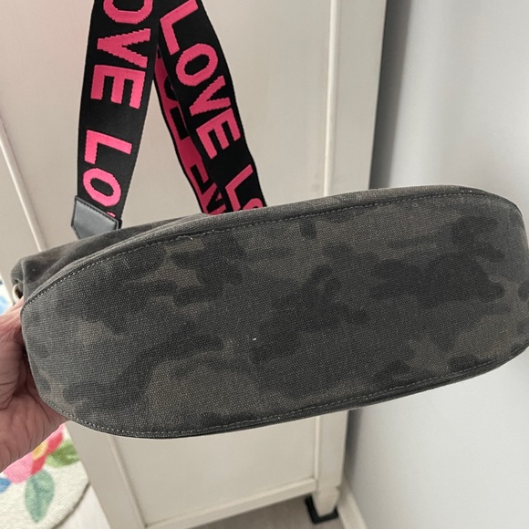 Women’s camo print quoted koala bag - Picture 4 of 4